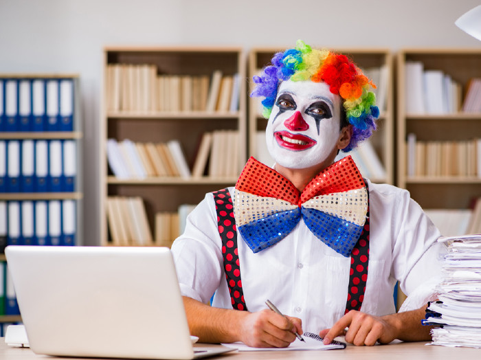 Ein Clown sitzt im Büro © Fotolia.com/Elnur, AK Stmk Ein Clown sitzt im Büro © Fotolia.com/Elnur, AK Stmk