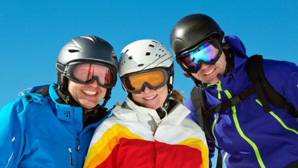 Skifahrer mit Helm © grafikplusfoto, stock.adobe.com Skifahrer mit Helm