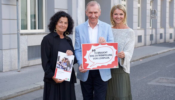 Studienautorin Claudia Brandst&auml;tter, AK Pr&auml;sident Josef Pesserl und Leiterin der Abteilung Bildung Alexandra H&ouml;rmann pr&auml;sentierten die Studie &bdquo;Stimmungsbild zum Schulbesuch&ldquo;